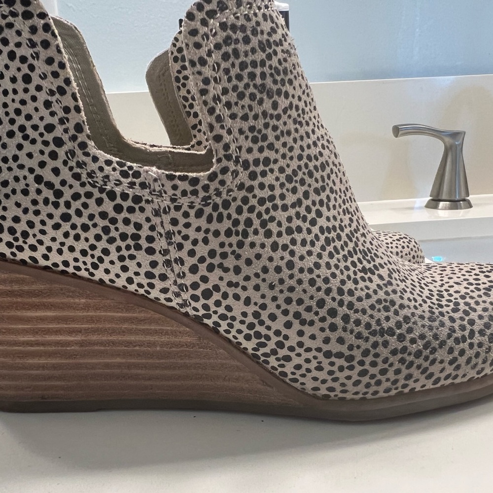 Toms Womens Suede Kallie Wedge Booties